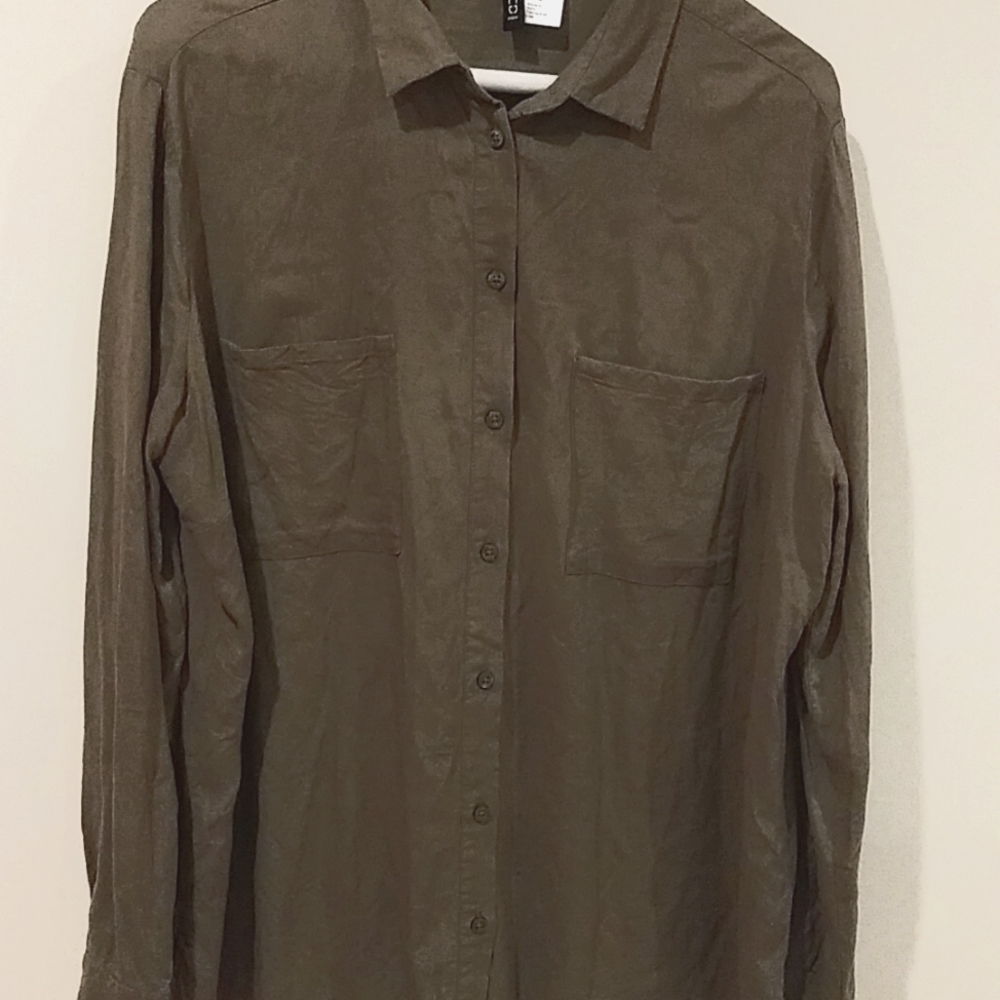 H&M Divided button down shirt